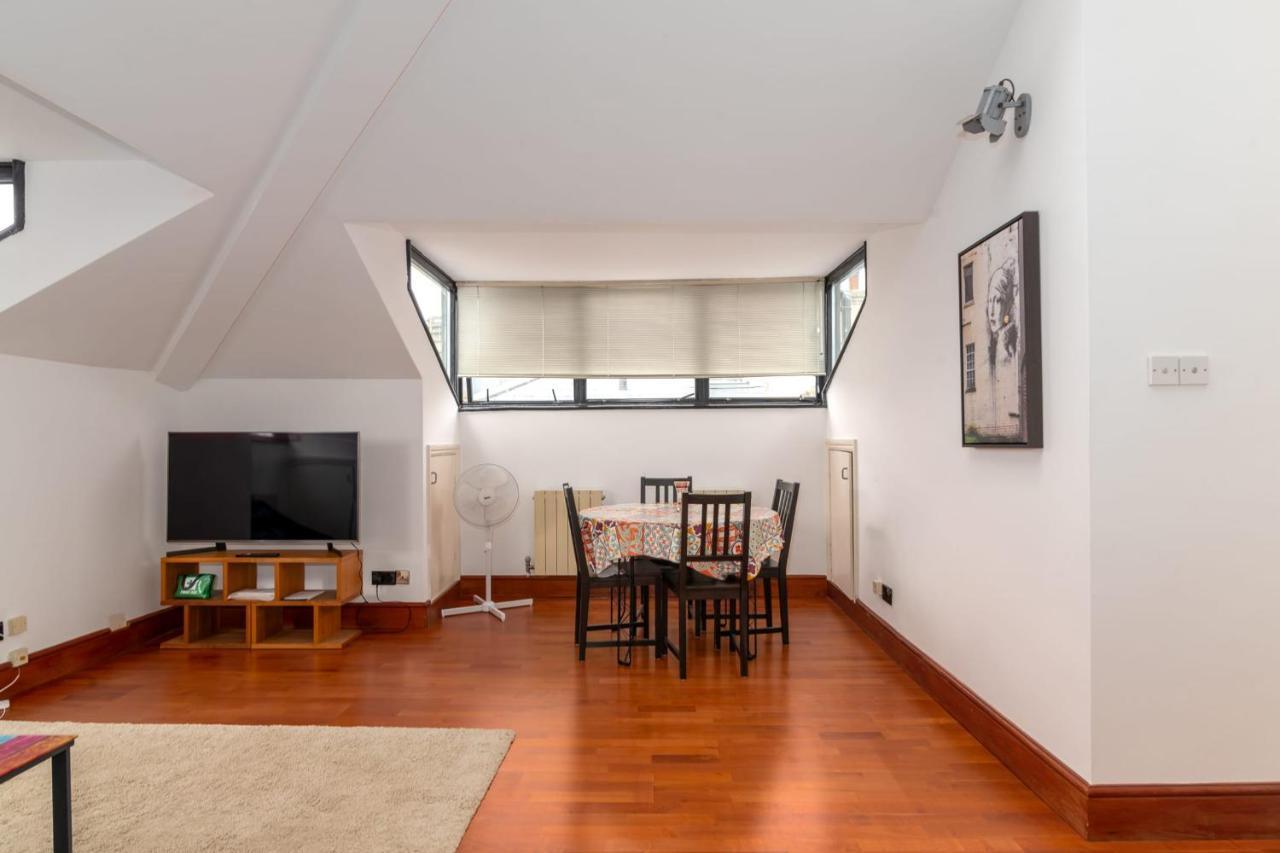 Guestready - Sunny Top Floor Flat With Views Londra Exterior foto